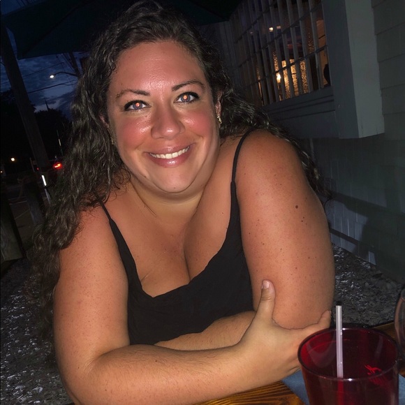 Meet your Posher, Lauren! - Picture 2 of 2